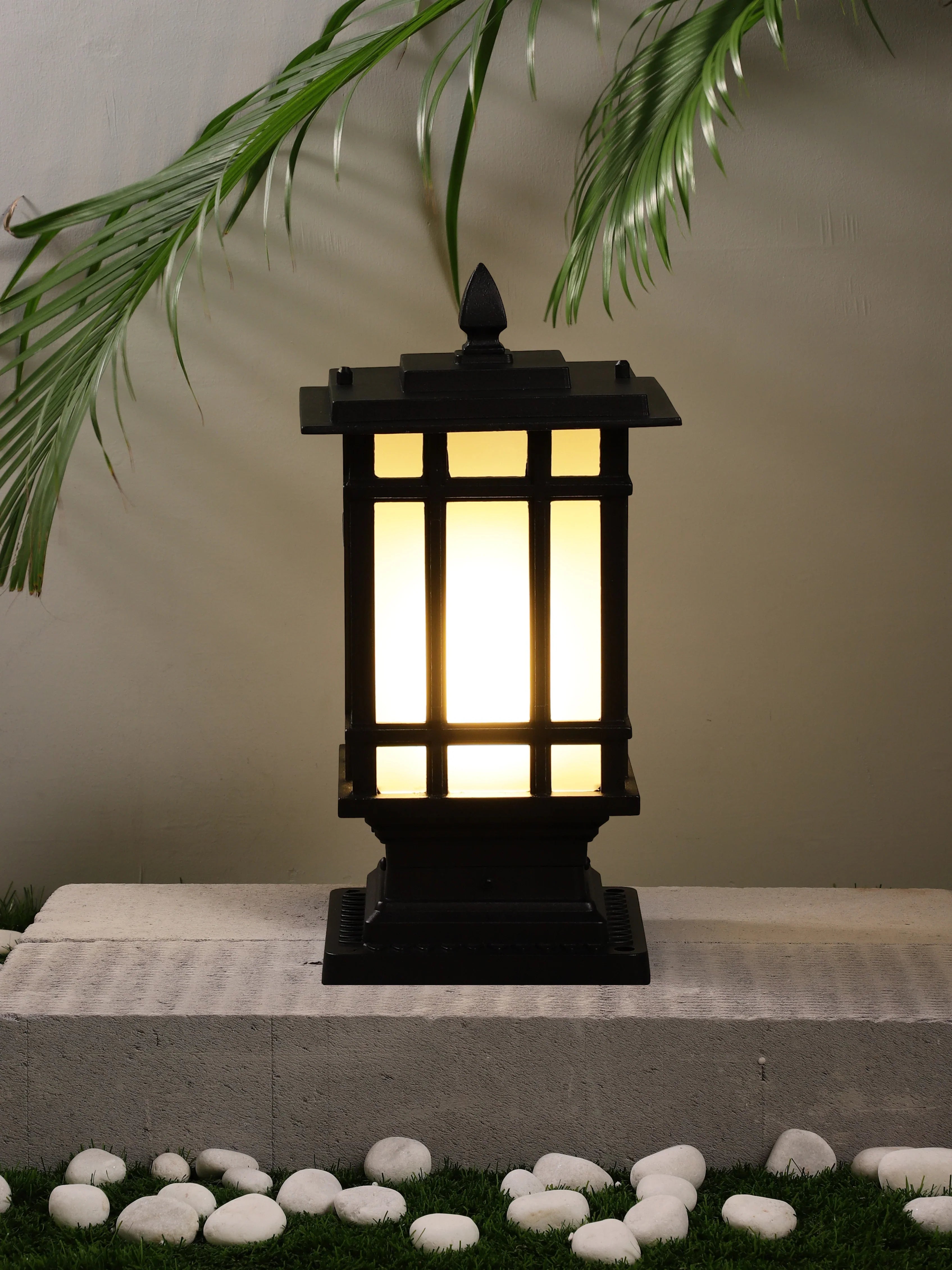Bucker M Outdoor Light