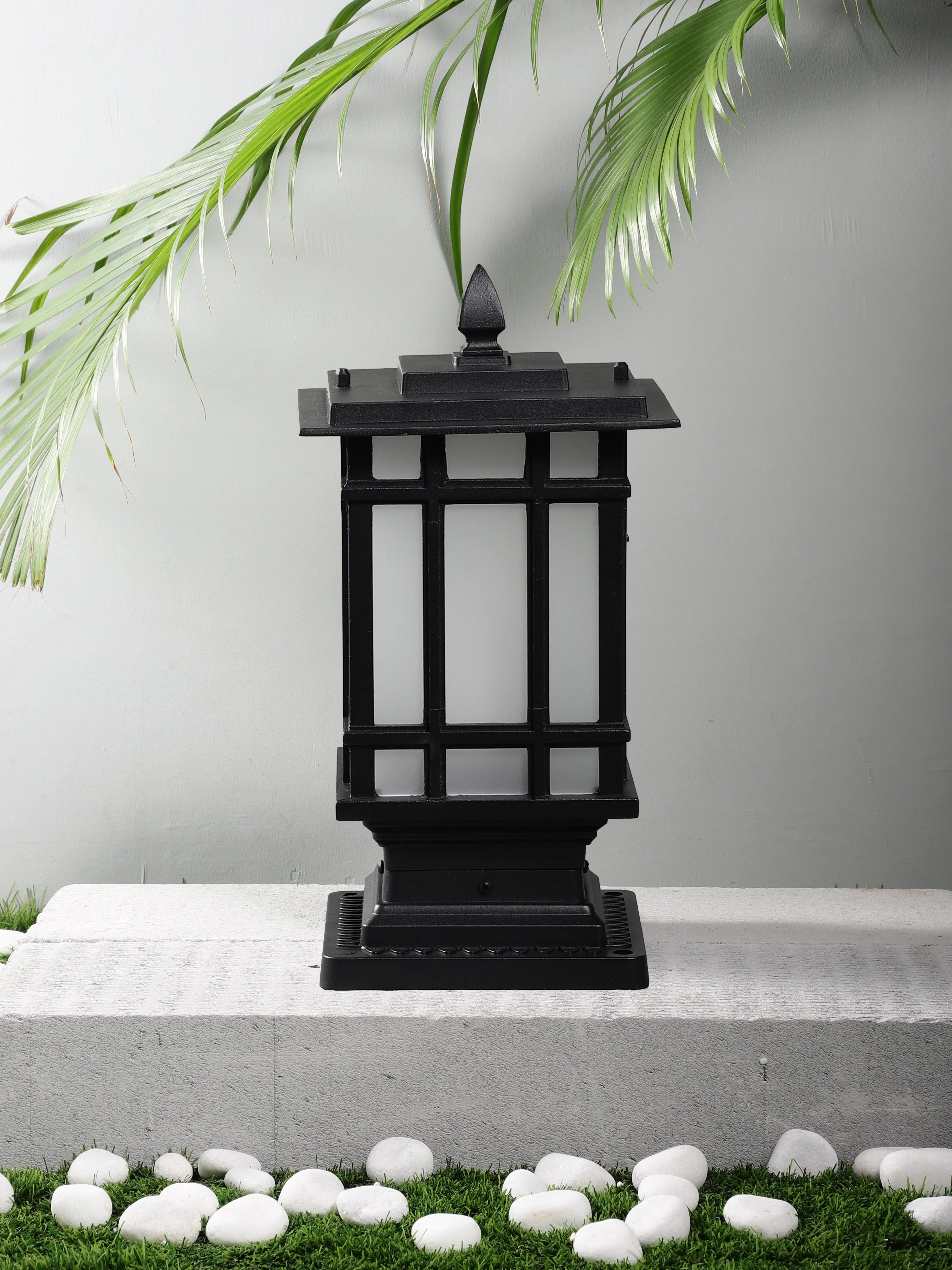 Bucker M Outdoor Light